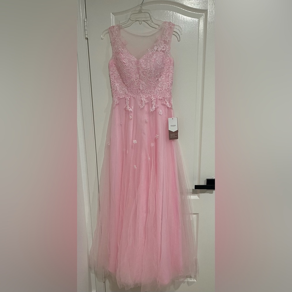 Tulle Prom Dress A-Line/Princess V-Neck Long/Floor-Length With Appliqued - Picture 5 of 5